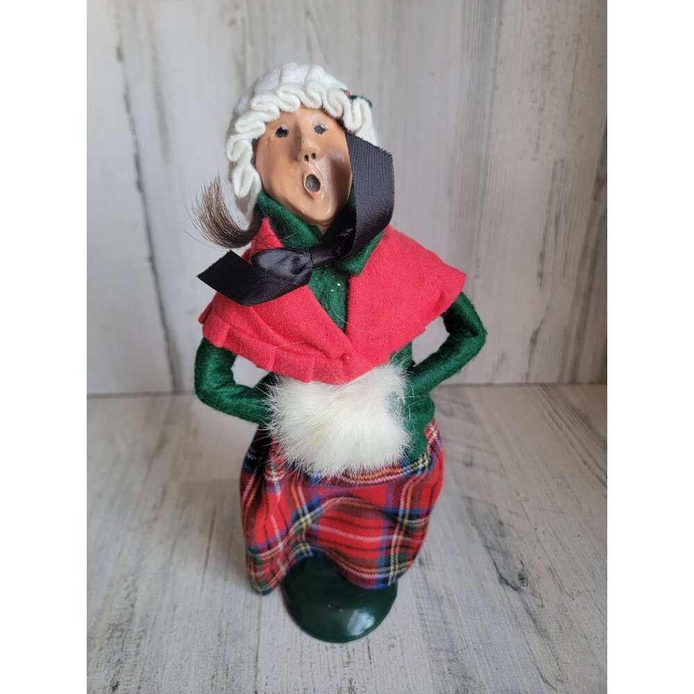 Byer's Choice‎ 1987 plaid woman caroler xmas figure vintage